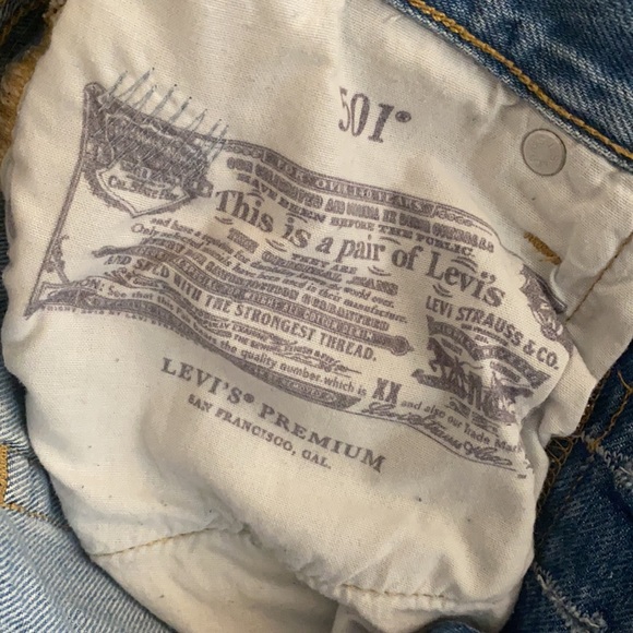 Levi’s 501 Cropped High Rise, Straight Leg 24x28 - Picture 14 of 16